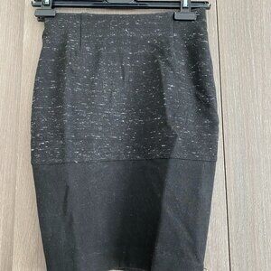 Wilfred Artiza Black Textured Zip-Detail Mini Skirt – Edgy & Chic